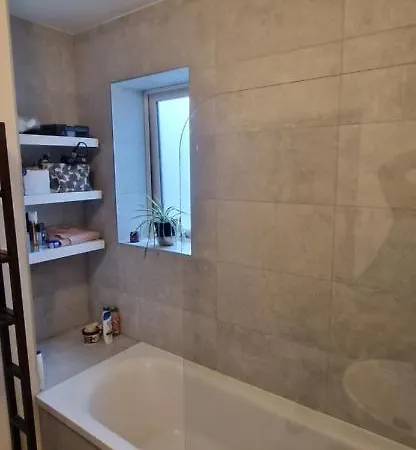 Проживание в семье Miller's Guest With Shared Bathroom