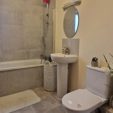 Miller's Guest With Shared Bathroom Проживание в семье